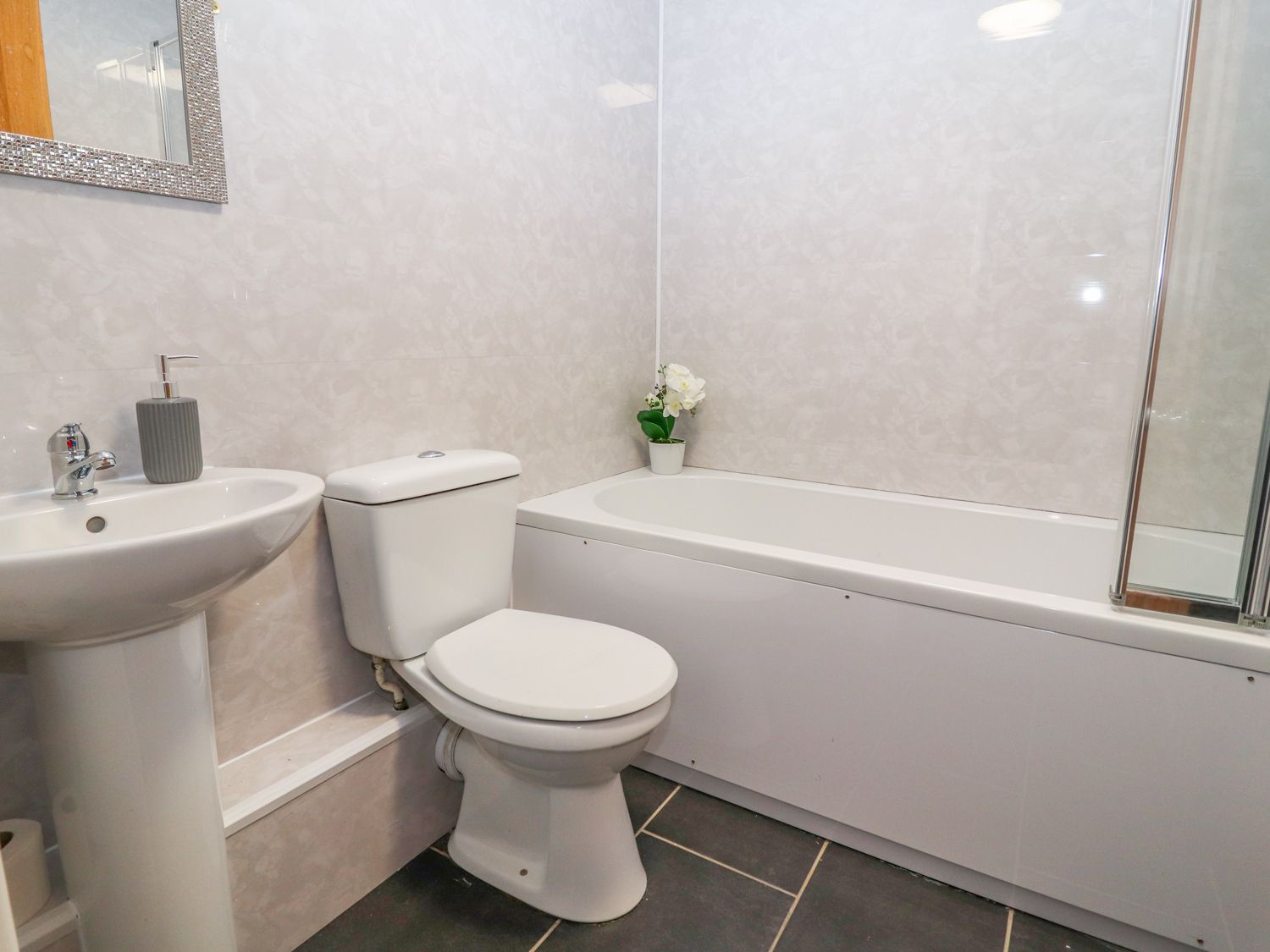 Clwyd Cottage Bathroom