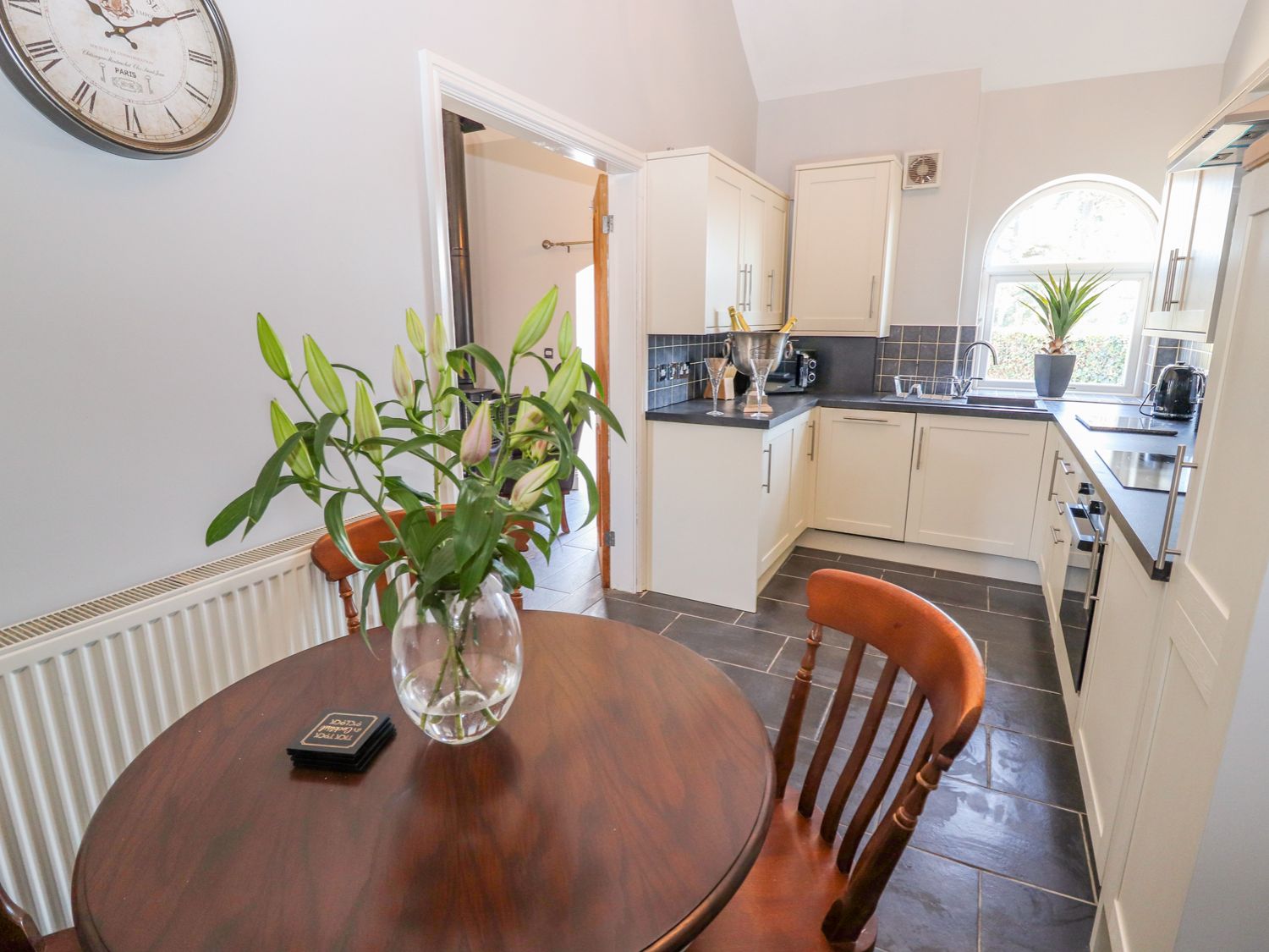 Clwyd Cottage Dining Area
