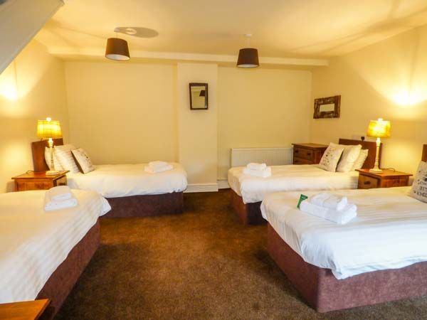 Home Farm 4 x Single Bedroom