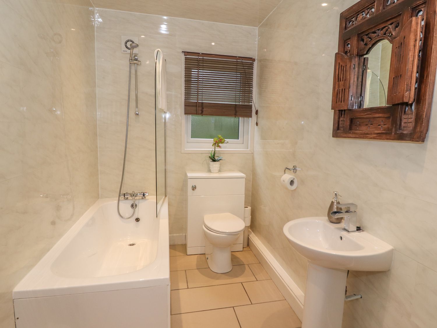 The fallows main bathroom