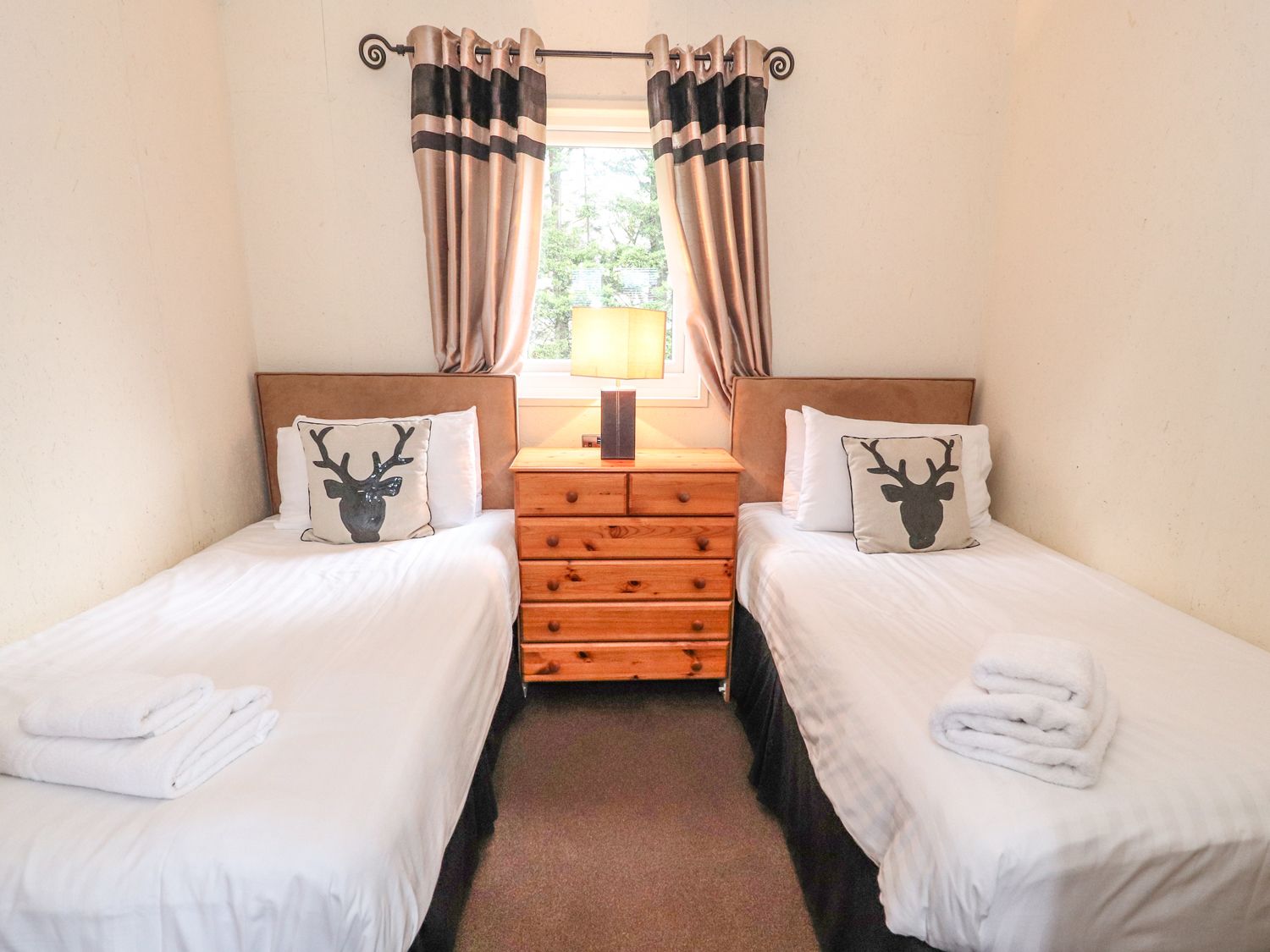 The fallows twin bedroom